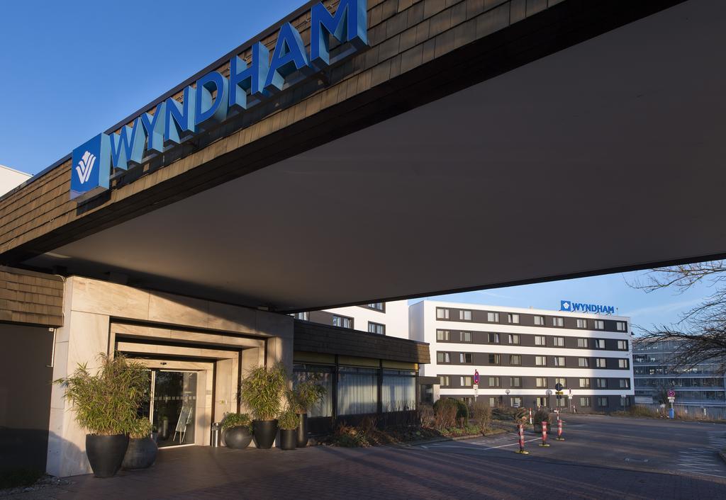 Hotel Wyndham Stuttgart Airport Messe Exteriér fotografie